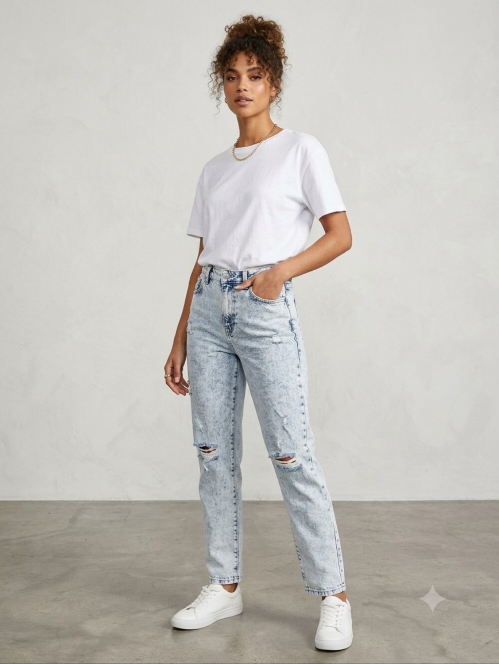 Light Wash Distressed Women’s Jeans